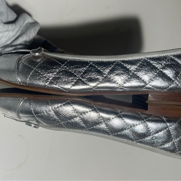 CHANEL Metallic Silver Flats - Picture 5 of 12